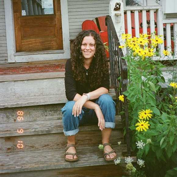 Meet your Posher, Gabi - Picture 1 of 1